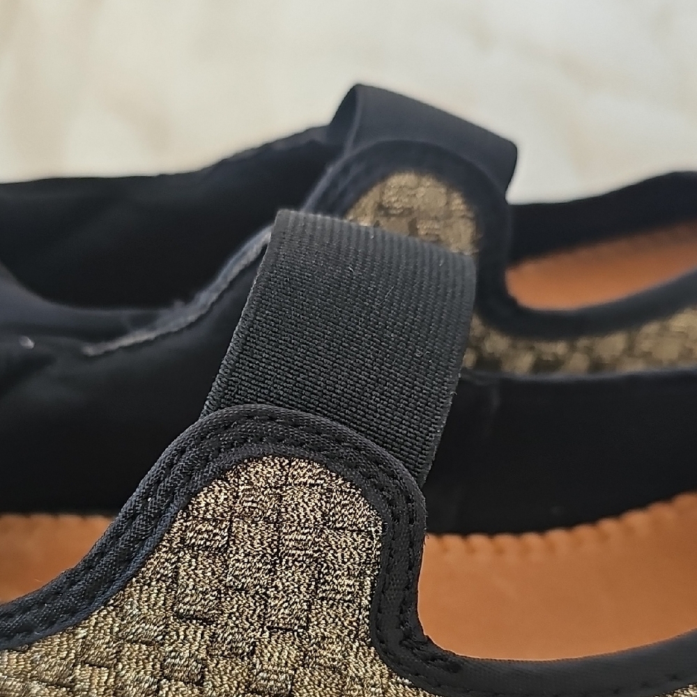bernie mev. Women's Black and Gold Flats - Picture 7 of 9